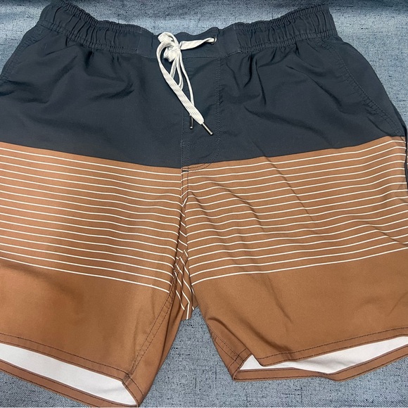 Vuori Other - Vuori Men's Trail Lined Shorts Striped Pockets Size Medium Logo Blue Tan